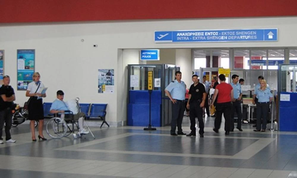 Πανικός στο αεροδρόμιο Ζακύνθου: Μετανάστες χωρίς βίζα ήθελαν να ταξιδέψουν–Πάνω από 90 συλλήψεις